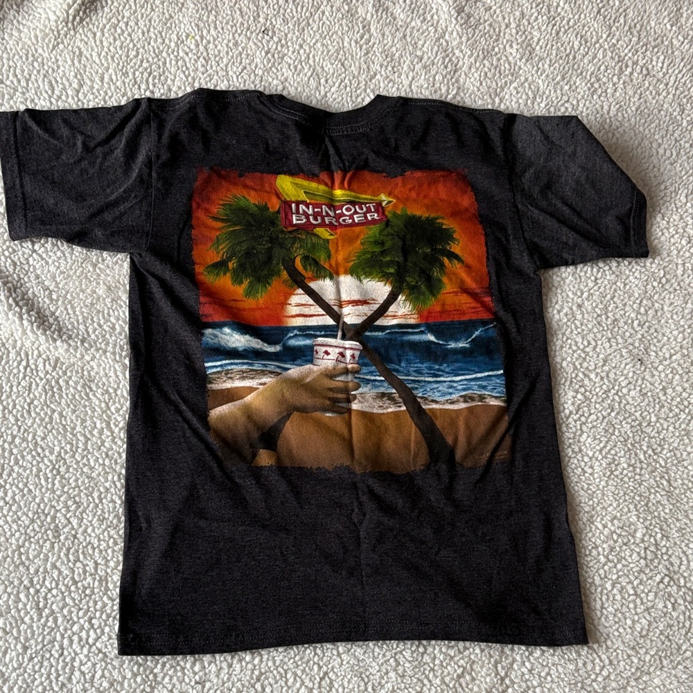 In-n-out burger California tshirt with sunset graphic on back